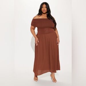 FN NWT MACKENZIE PLEATED MAXI DRESS • CHOCOLATE